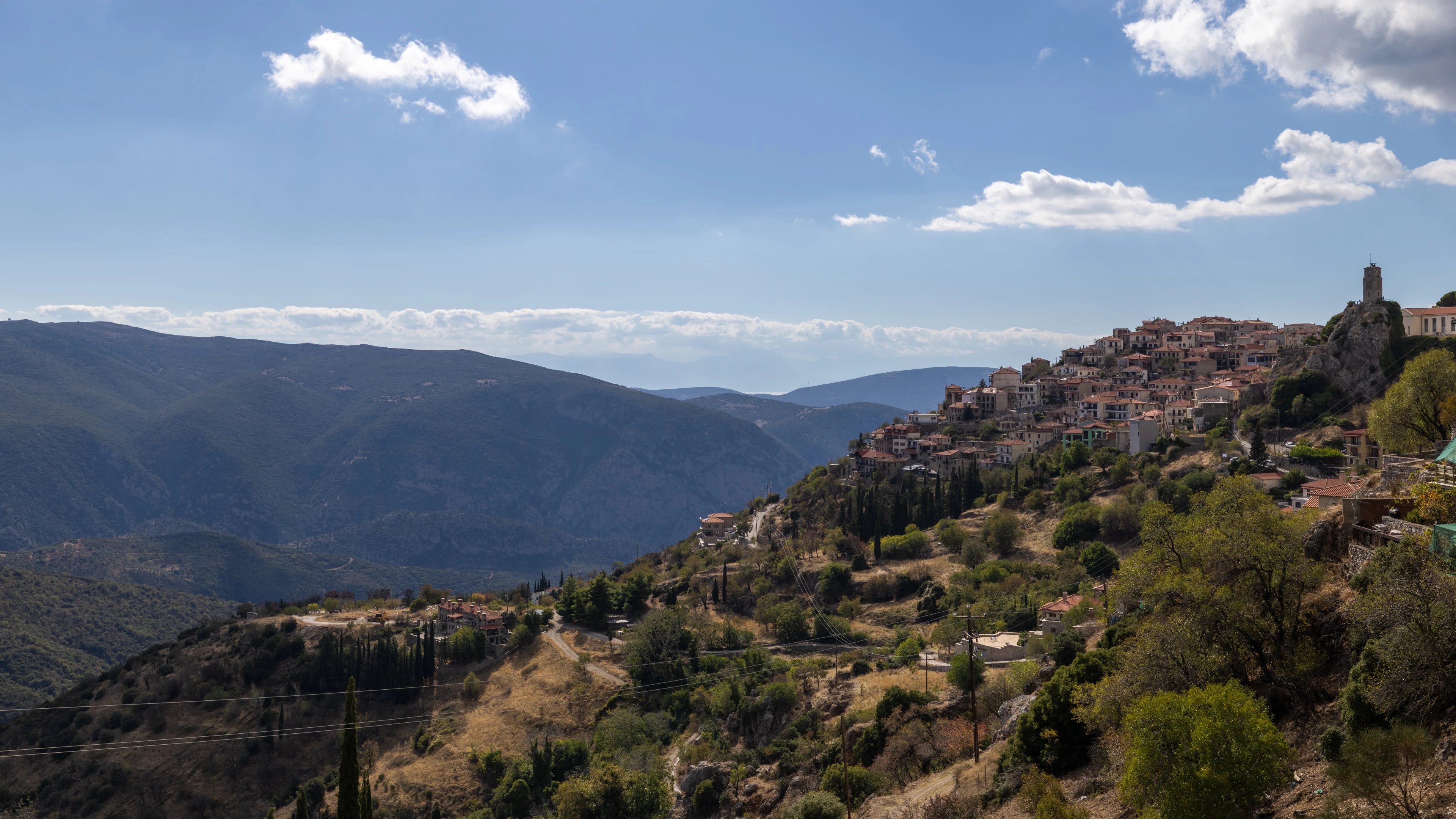 Arachova, facing Pleistos Valley