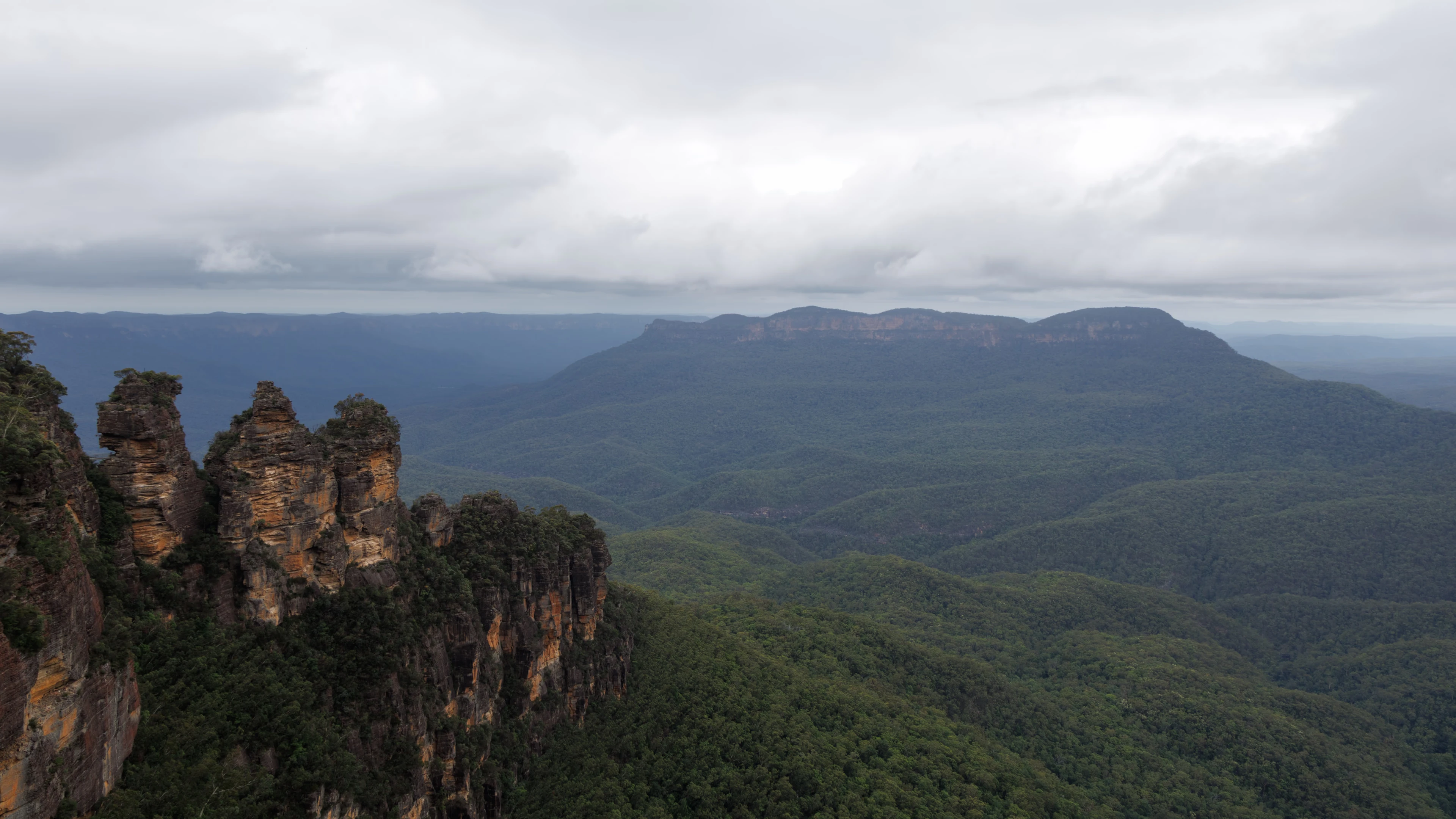 The Three Sisters rock formation and Jamison Valley