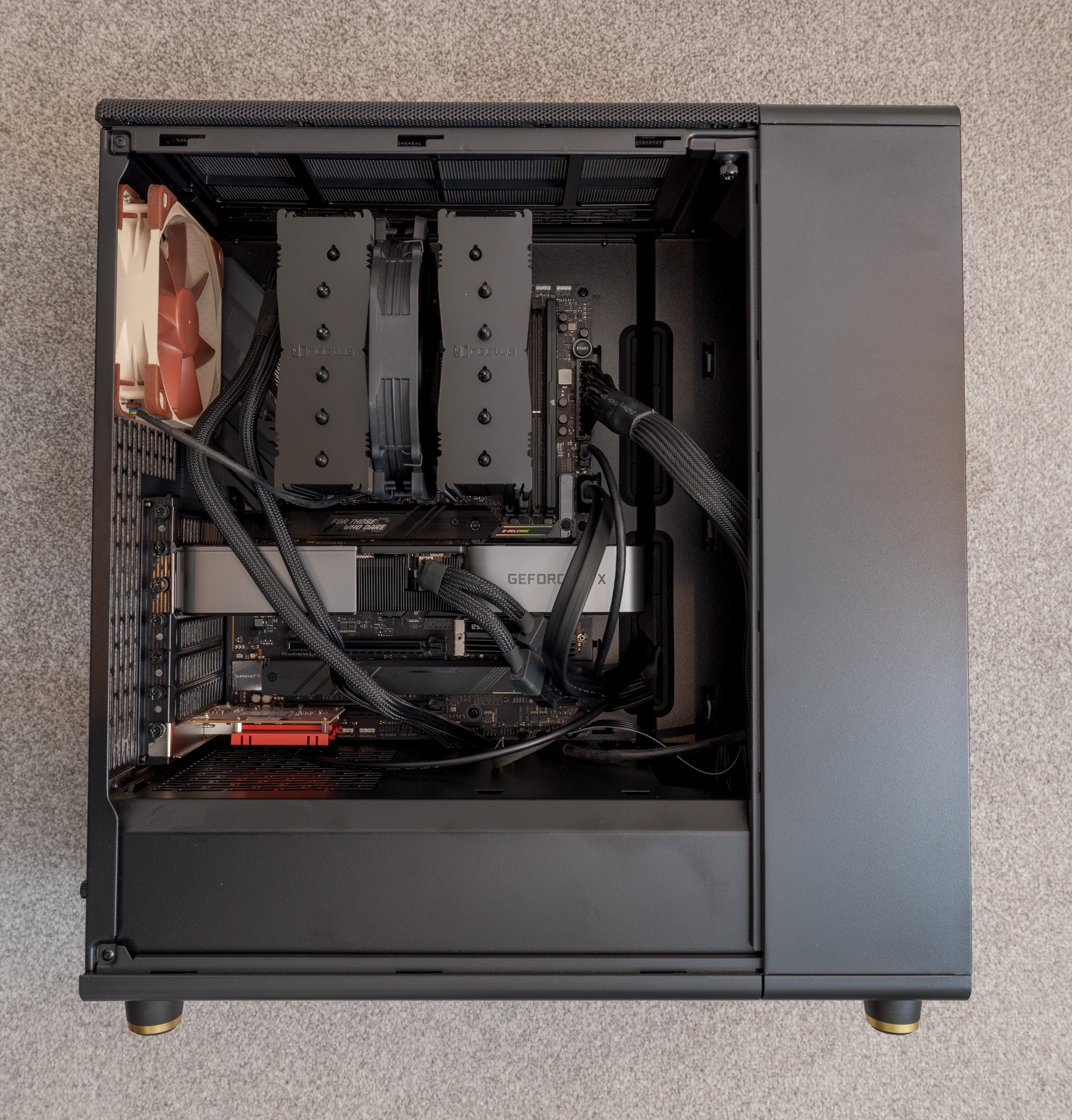 A photo of the tower lying down with the side cover removed