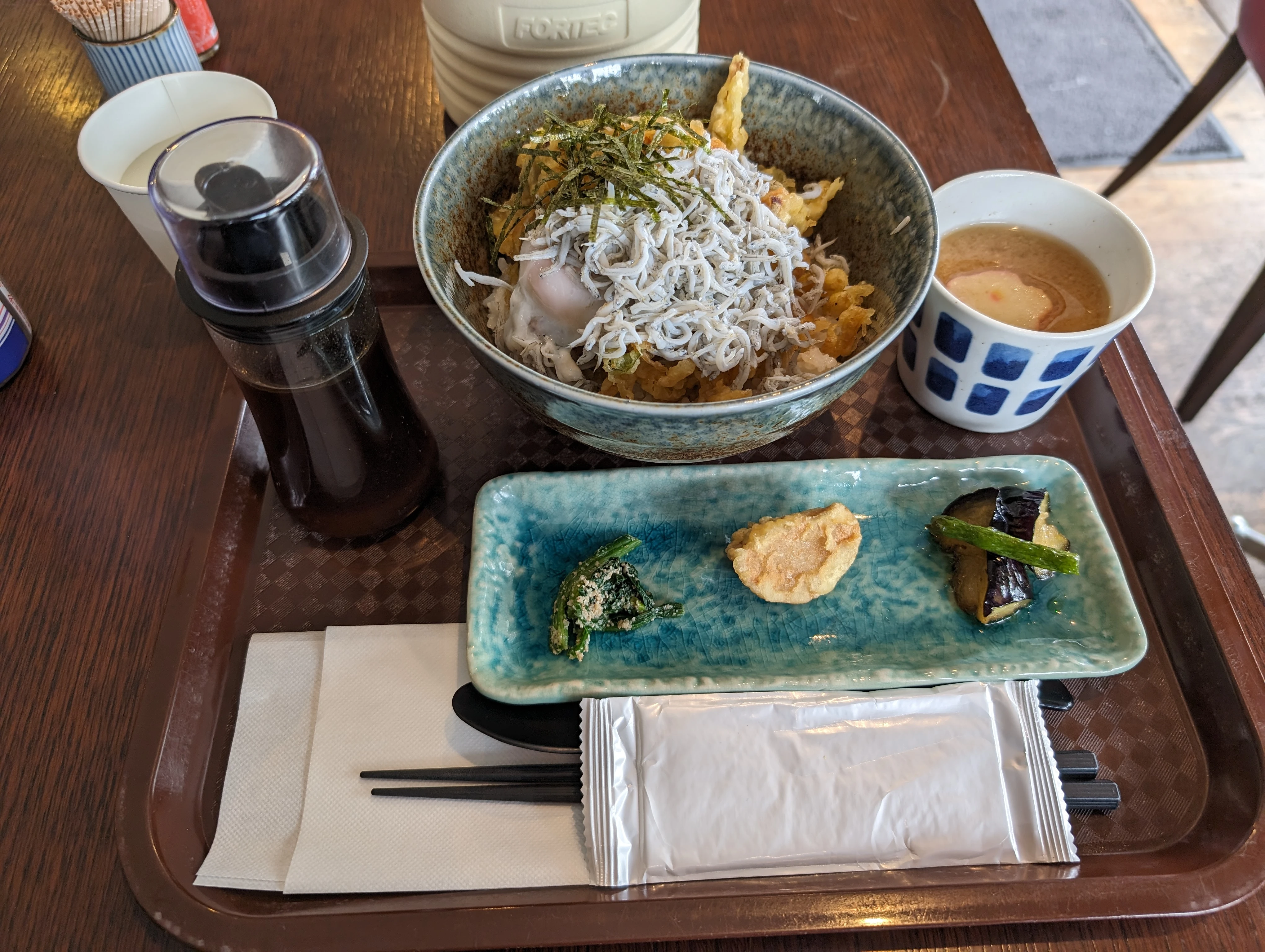 A white bait meal set