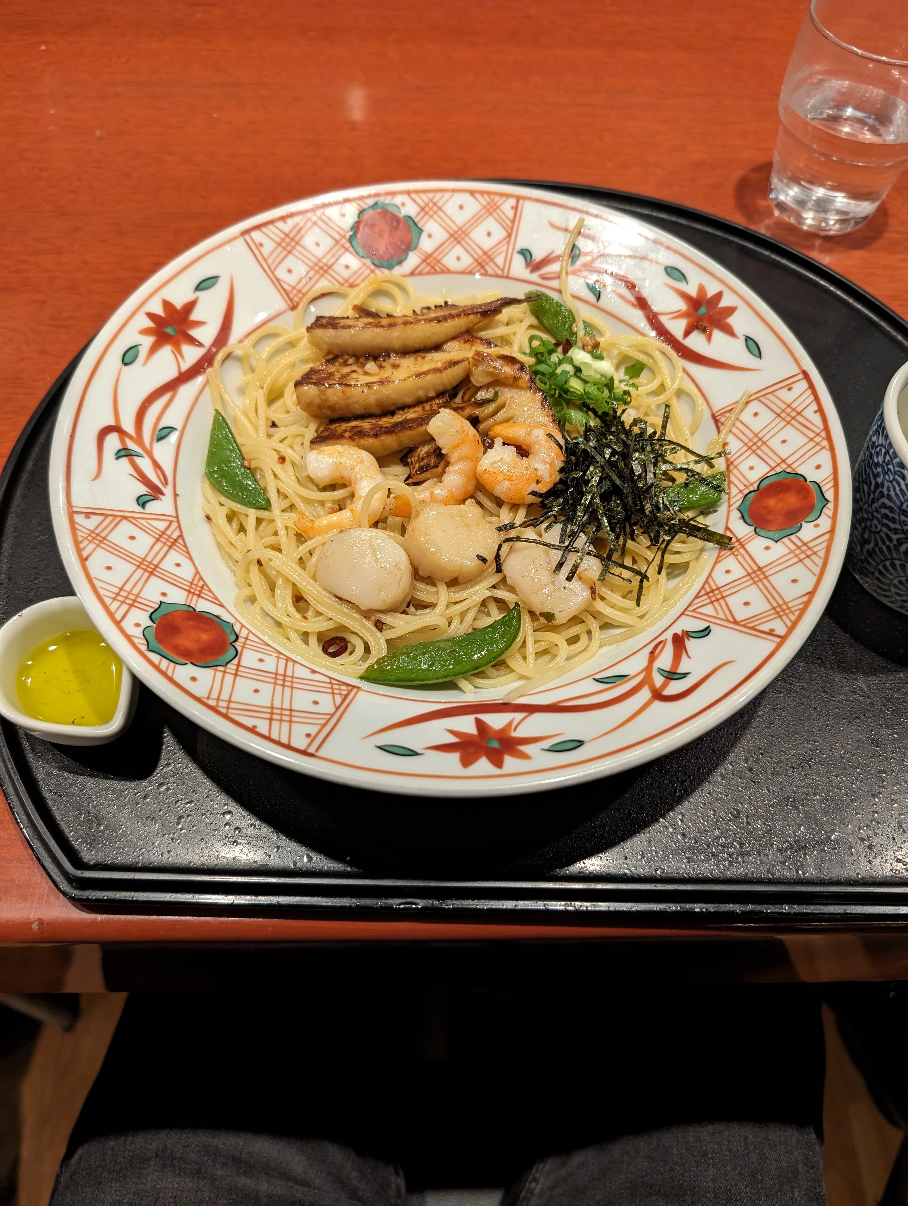 Spaghetti with prawns and other seafood