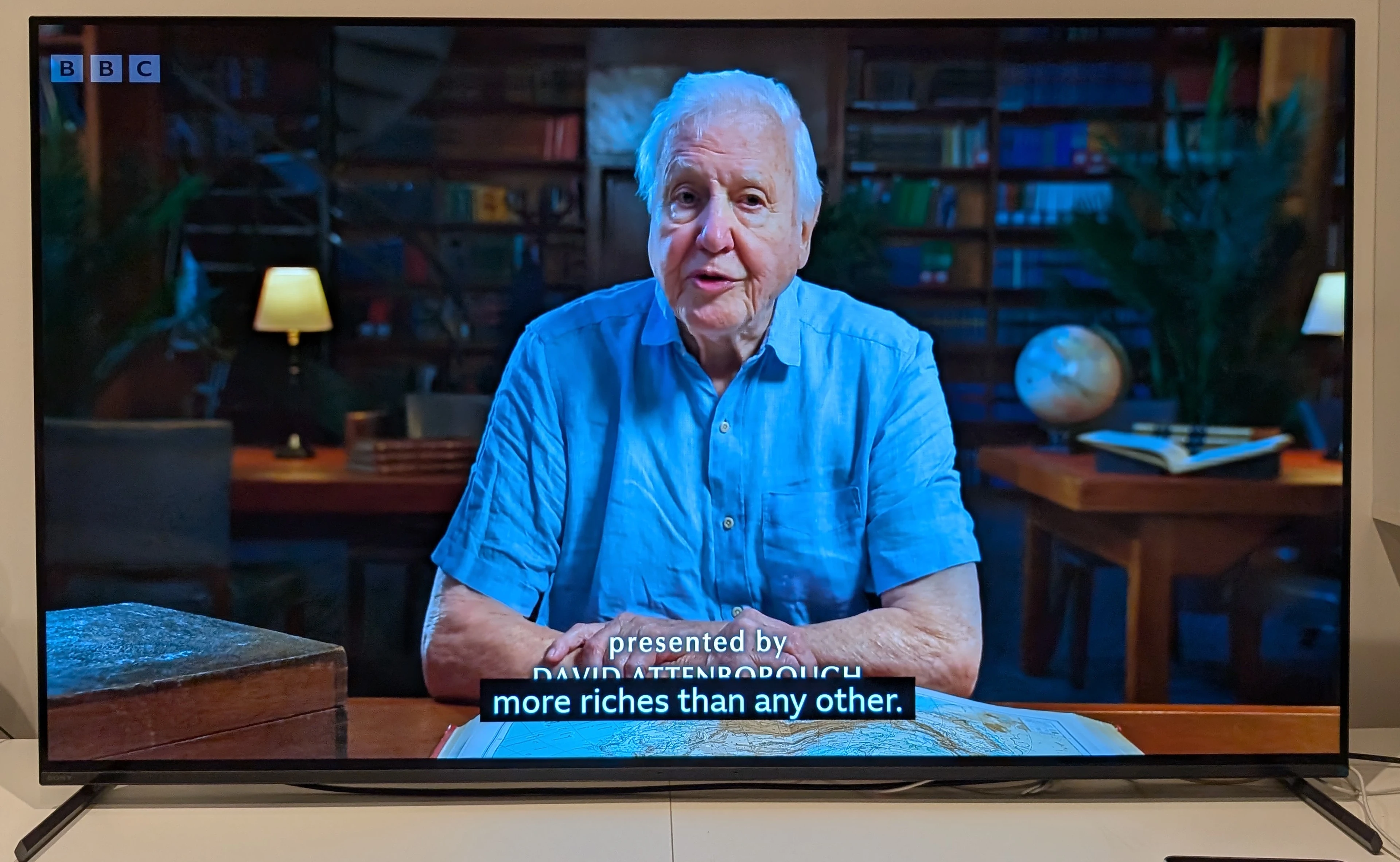 A photo of a Sony TV showing a squished picture in the centre and a stretched picture near the left and right edges.